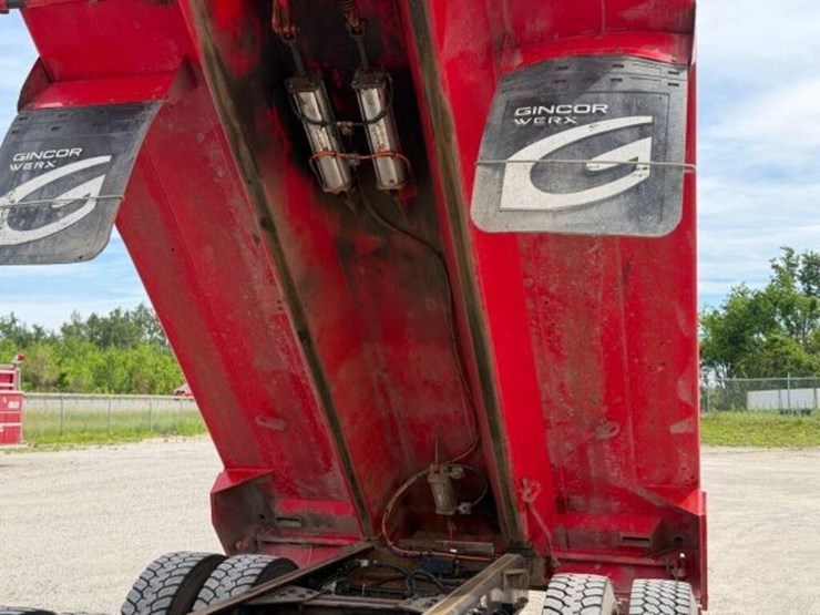 2021-kenworth-t880-image-37