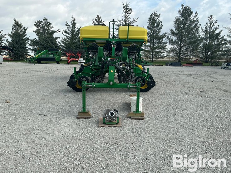 2022-john-deere-1775nt-image-2