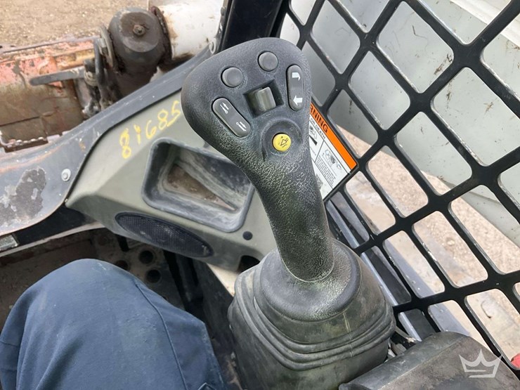 2022-bobcat-t740-image-17