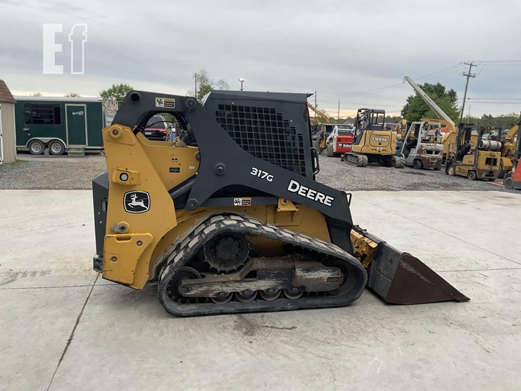 2017-deere-317g-image-5