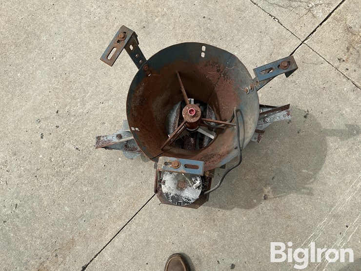 neco-electric-grain-spreader-image-9