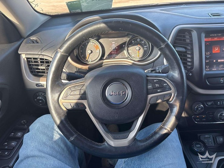 2016-jeep-cherokee-image-13