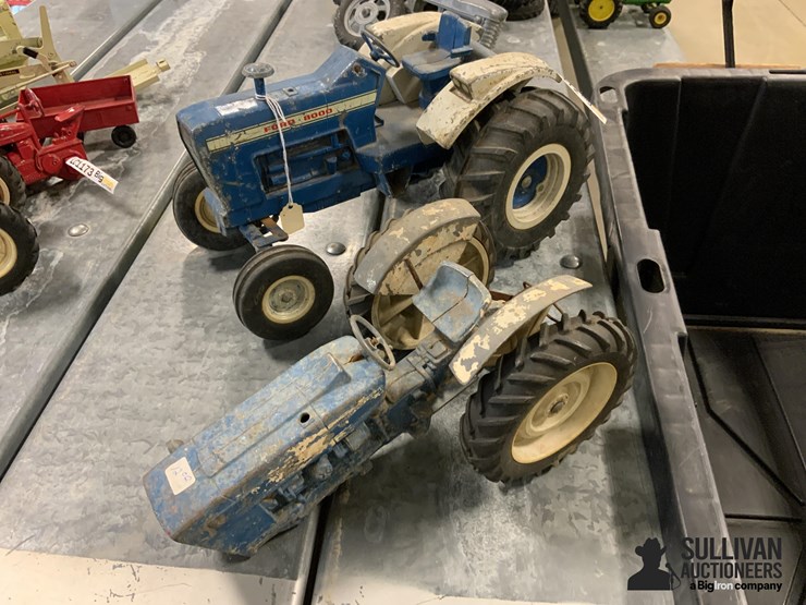 ford-8000-toy-tractor-&-parts-image-1