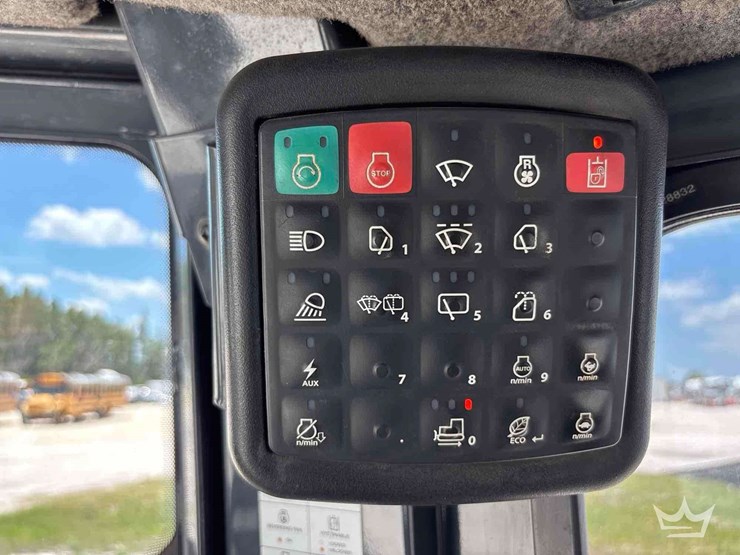 2018-deere-650k-image-73