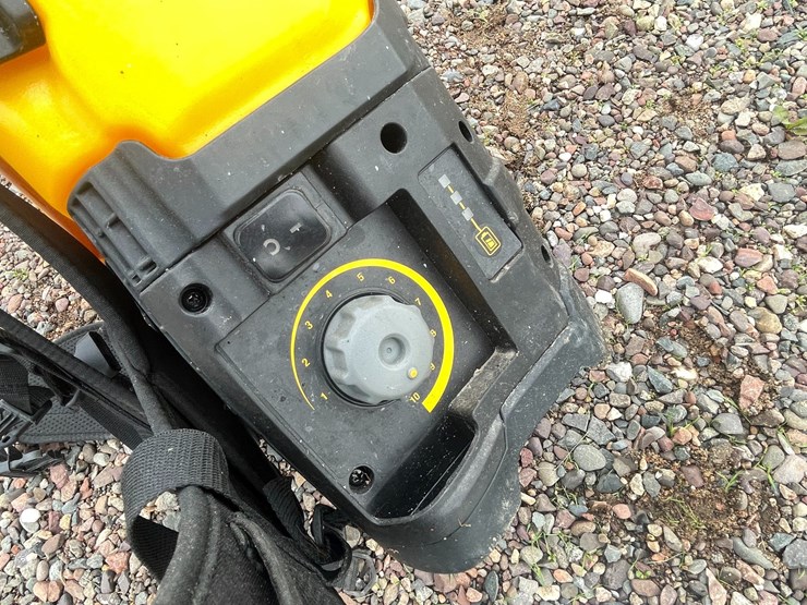 #4942-•-dewalt-20v-cordless-backpacker-sprayer-image-10