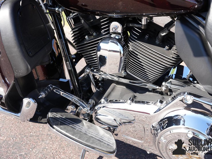 run-#10---2011-harley-davidson-flhx-motorcycle-image-20