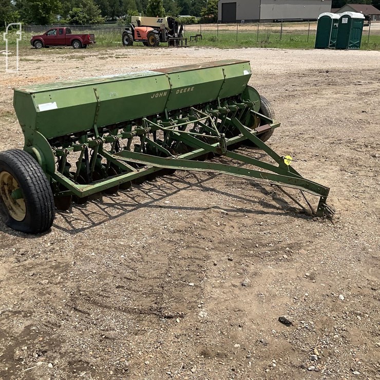 JOHN DEERE B