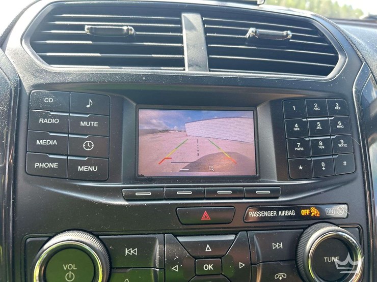 2017-ford-explorer-image-15