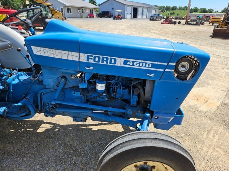 1980-ford-4600-image-12