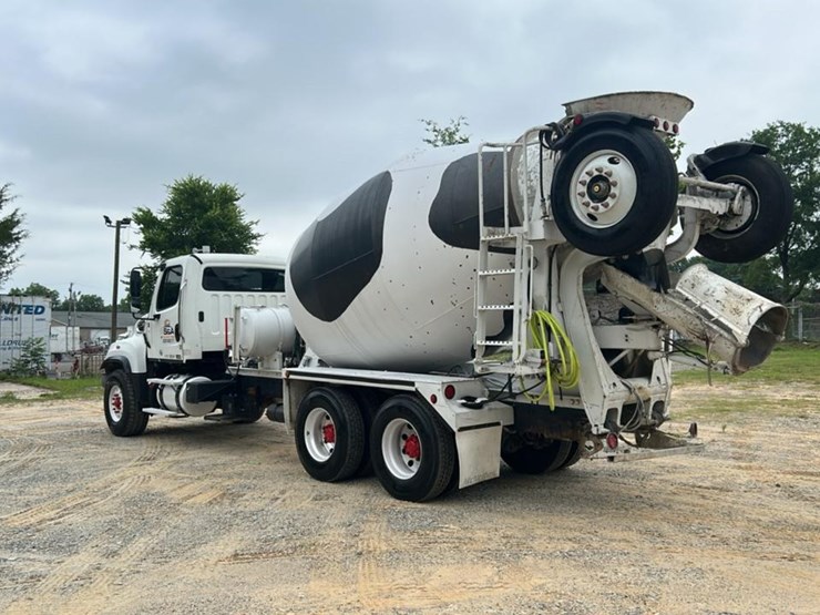 #152-•-2015-freightliner-concrete-mixing-truck-image-3