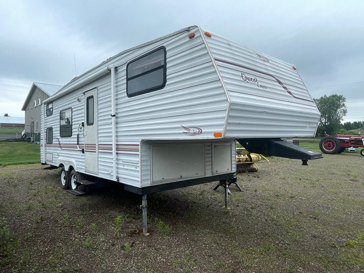 #4931-•-2001-jayco-qwest-27'-fifth-wheel-camper-(has-wi-title)-image-3