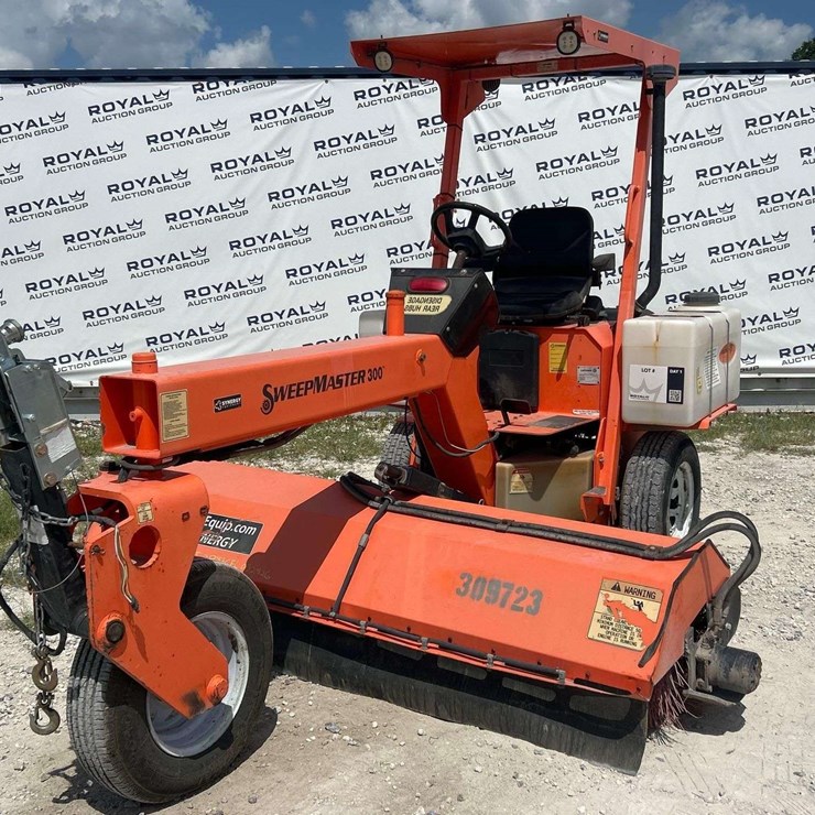 2022 Laymor SM300 Towable Ride-On Rotating Sweeper
