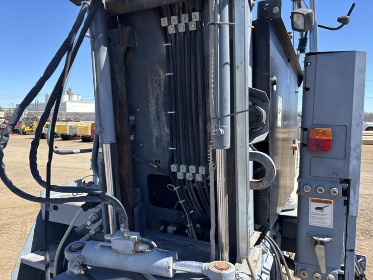 2007-volvo-mw500-image-12