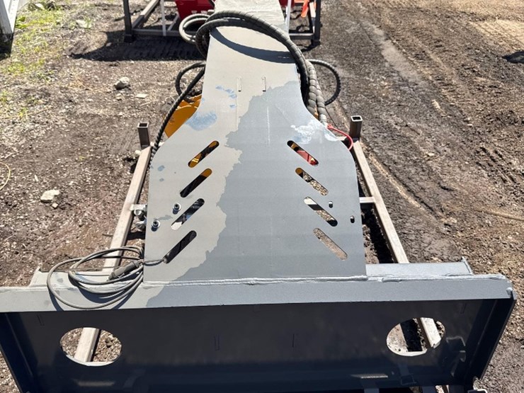 new-giyi-co-hydraulic-skidloader-rotating-grapple-attachment-model-rg63-image-4