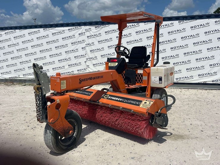 2019-laymor-sm300-towable-ride-on-rotating-sweeper-image-1