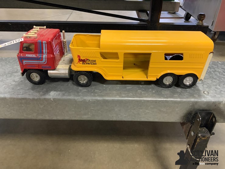 ertl-vista-dome-horse-van-and-truck-image-4