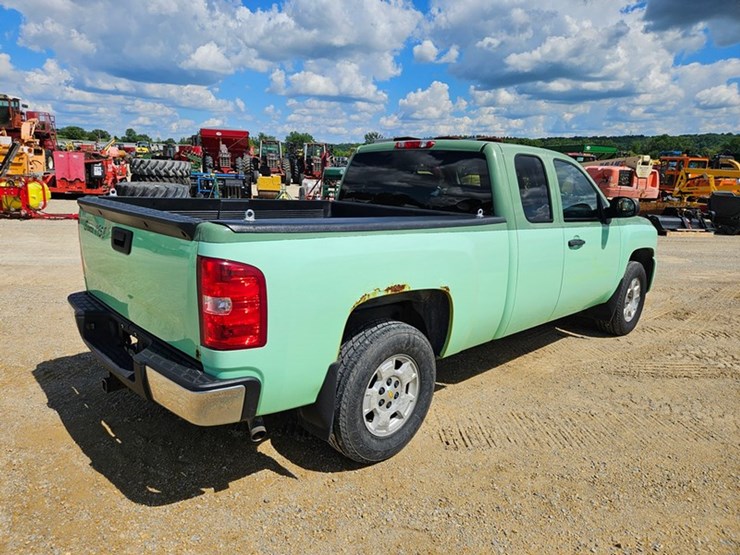 2010-chevrolet-2500-image-5