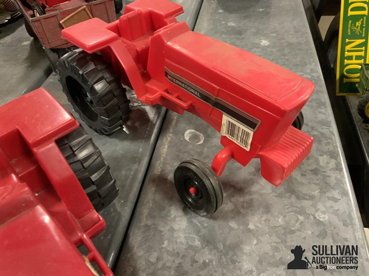 ertl-international-toy-tractors-&-wagons-image-3