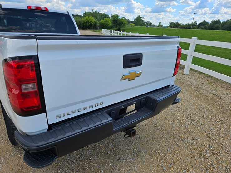 2018-chevrolet-2500-image-14