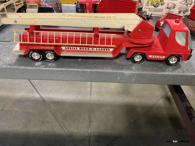 nylint-aerial-hook-n-ladder-toy-truck-image-4