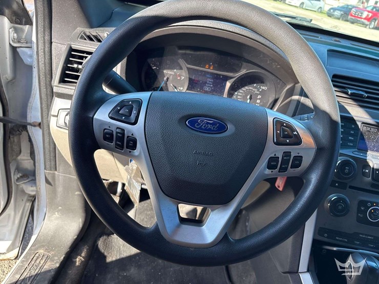 2014-ford-explorer-image-12