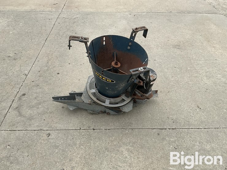 neco-electric-grain-spreader-image-4
