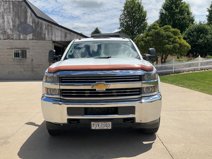 2015-chevrolet-3500-image-8