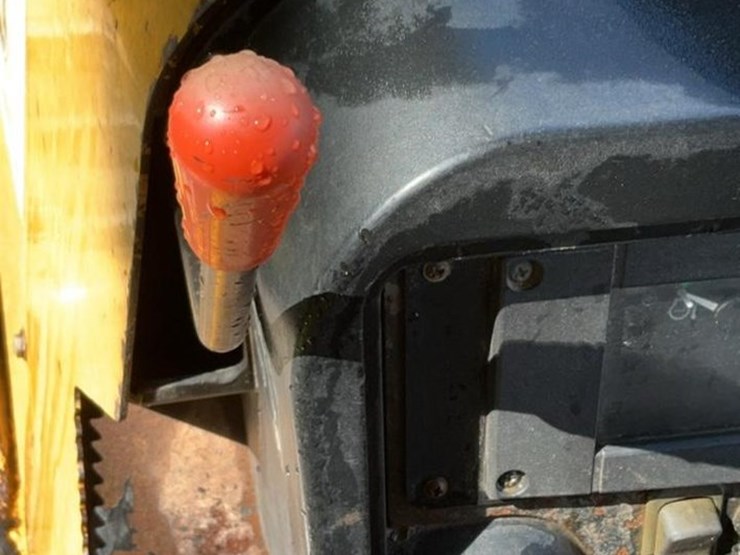 2004-deere-700h-lgp-image-17