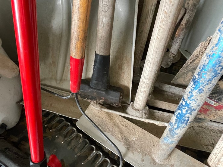 #4954-•-lot-of-handled-tools-image-6