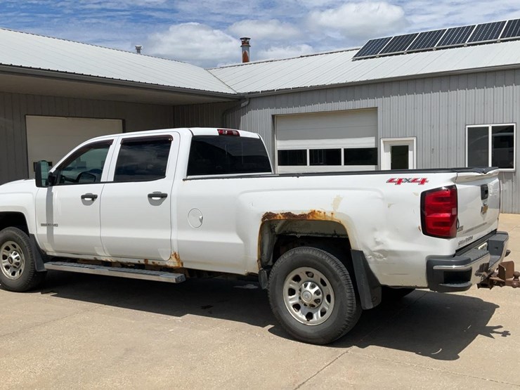 2015-chevrolet-3500-image-3