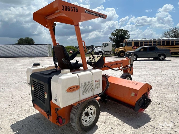2019-laymor-sm300-towable-ride-on-rotating-sweeper-image-3