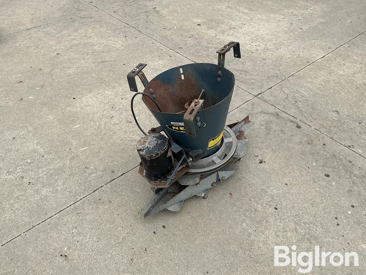 neco-electric-grain-spreader-image-1