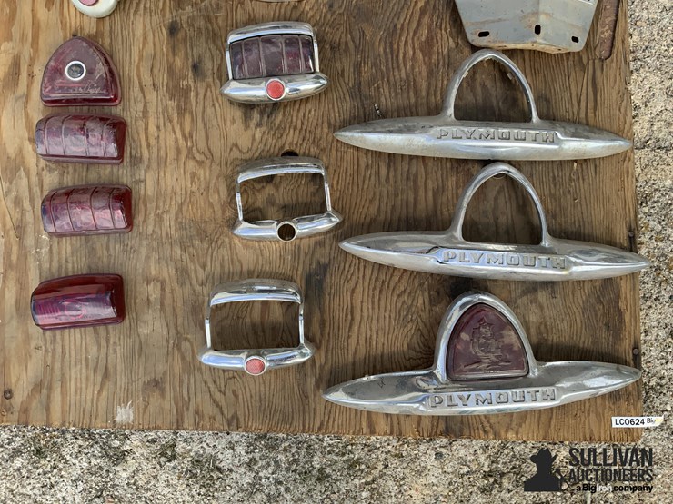 plymouth-taillights-and-emblems-image-6