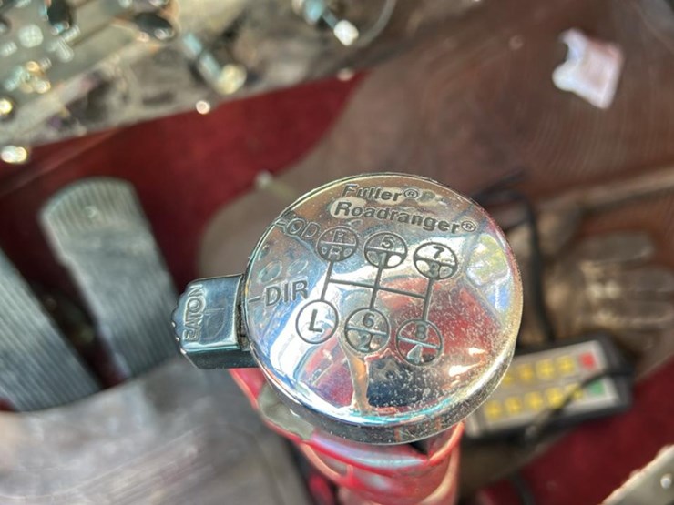 1979-peterbilt-359-image-21