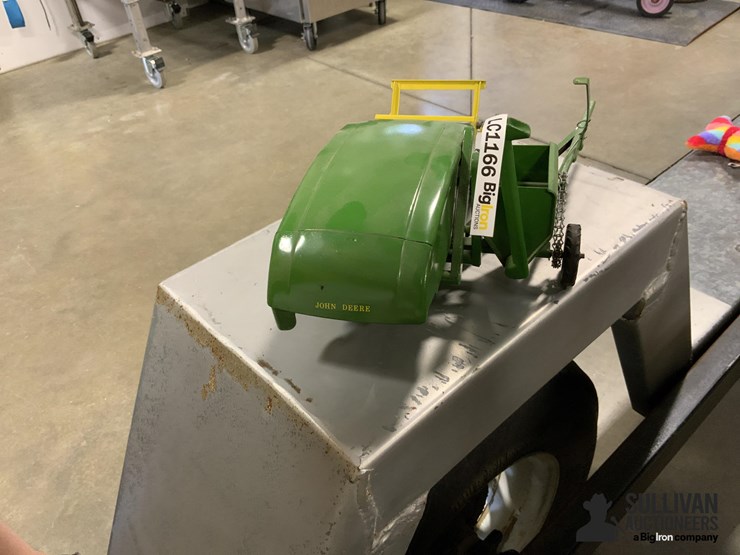 john-deere-pull-type-combine-toy-image-5