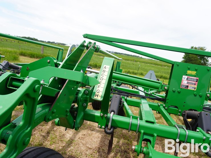 2013-john-deere-2410-image-14