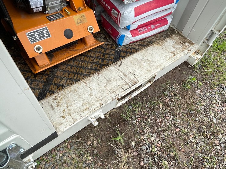 #4906-•-12'-office-shipping-container-image-15