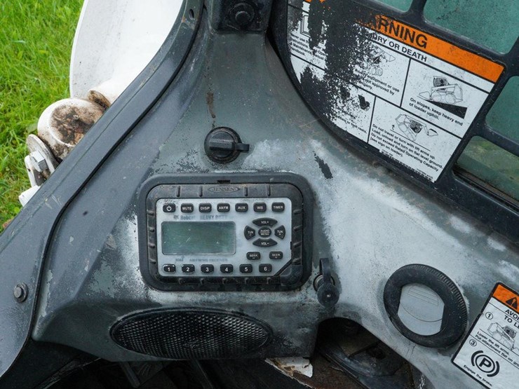 2015-bobcat-s650-image-36