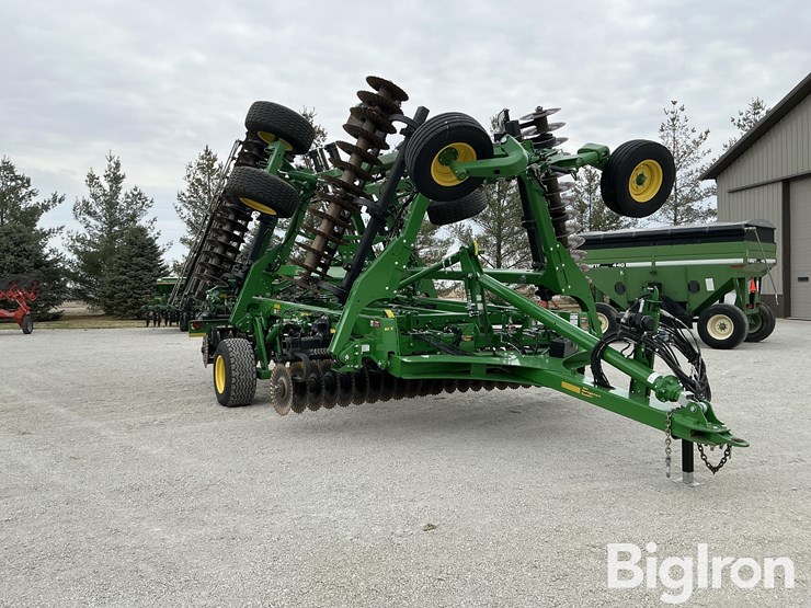 2022-john-deere-2660vt-image-3