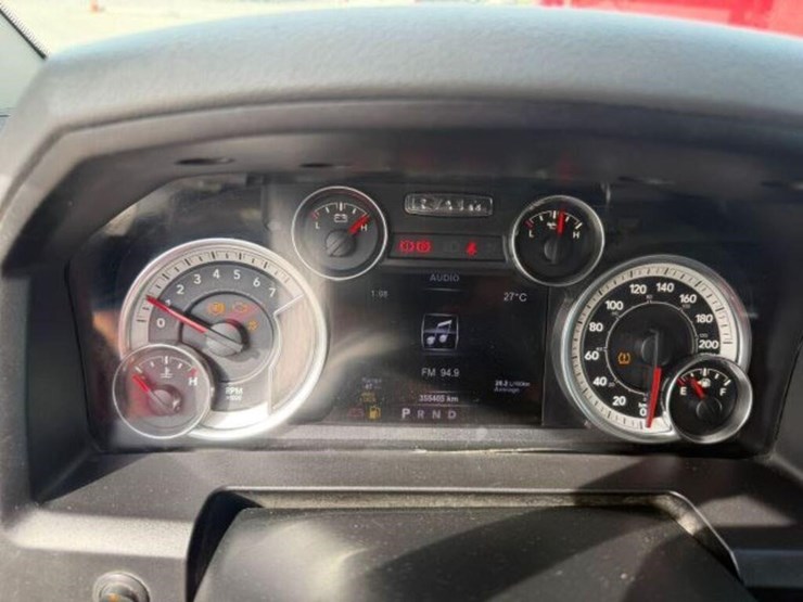 2017-ram-1500-slt-image-9