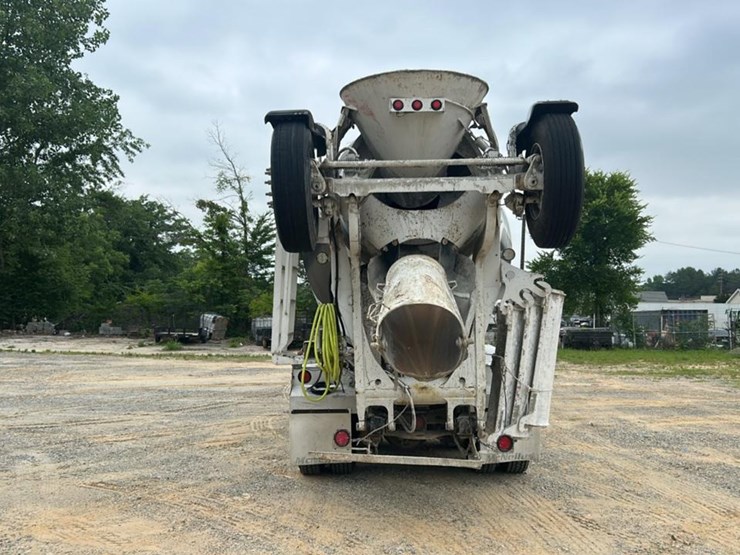 #152-•-2015-freightliner-concrete-mixing-truck-image-4