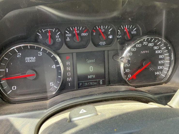 2015-chevrolet-3500-image-12