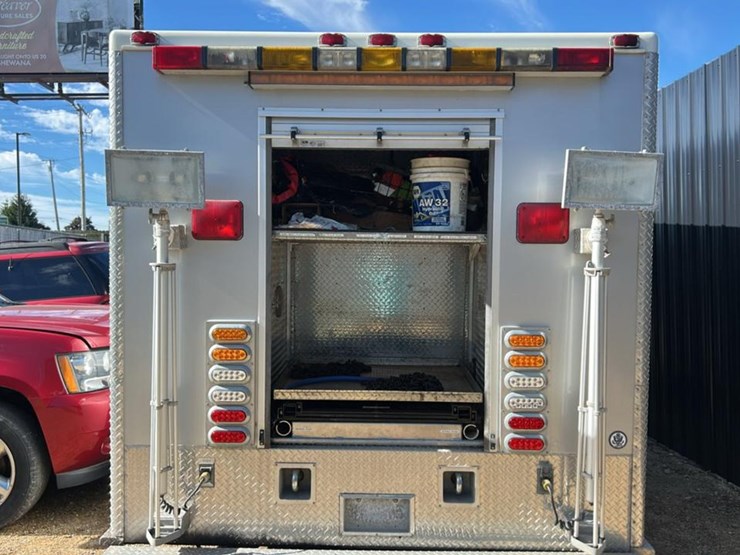 #153-•-1995-international-4700lp-heavy-duty-service-truck-image-33