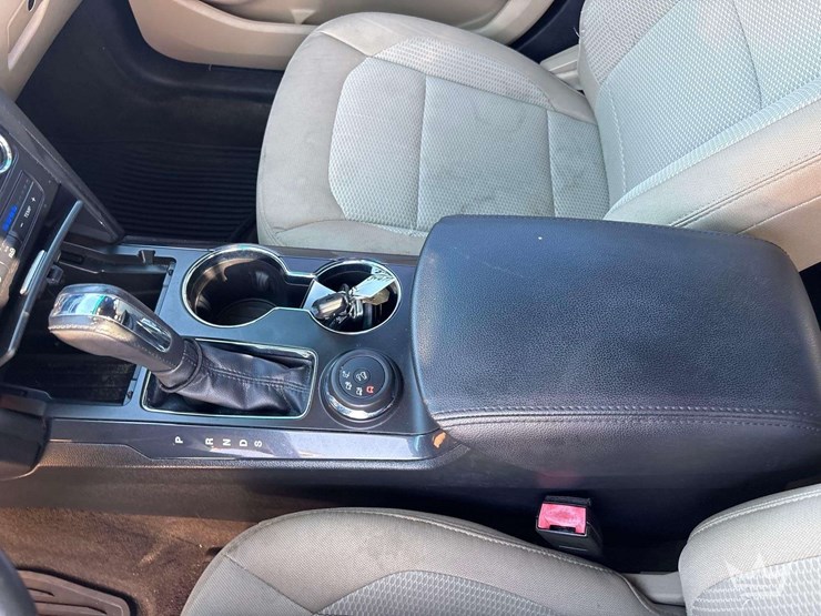 2016-ford-explorer-image-15