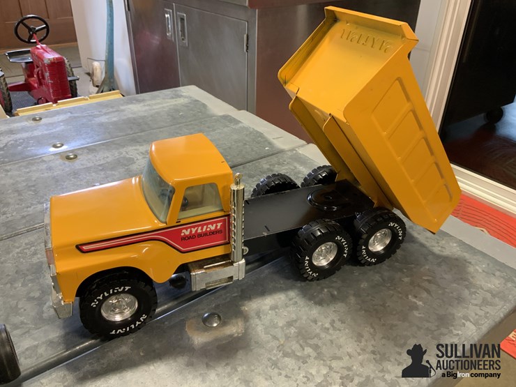 nylint-road-builder-dump-truck-image-9