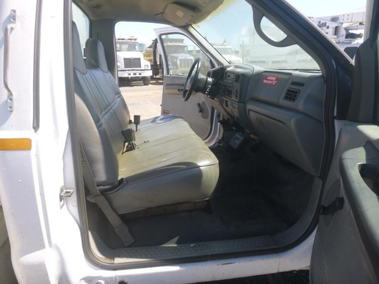 2002-ford-f550-image-17