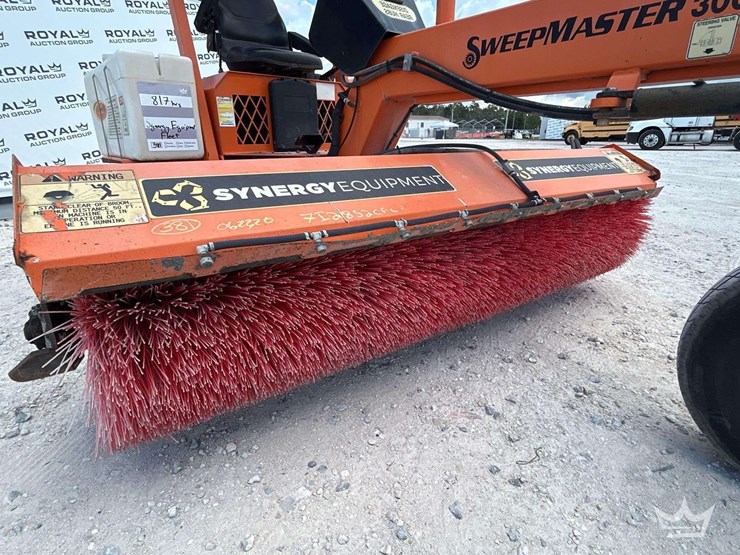 2019-laymor-sm300-towable-ride-on-rotating-sweeper-image-11