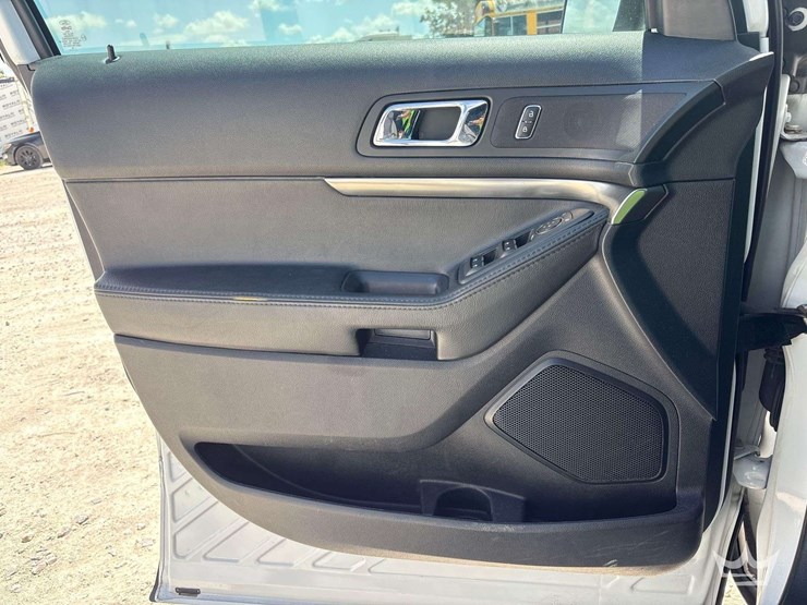 2018-ford-explorer-image-10