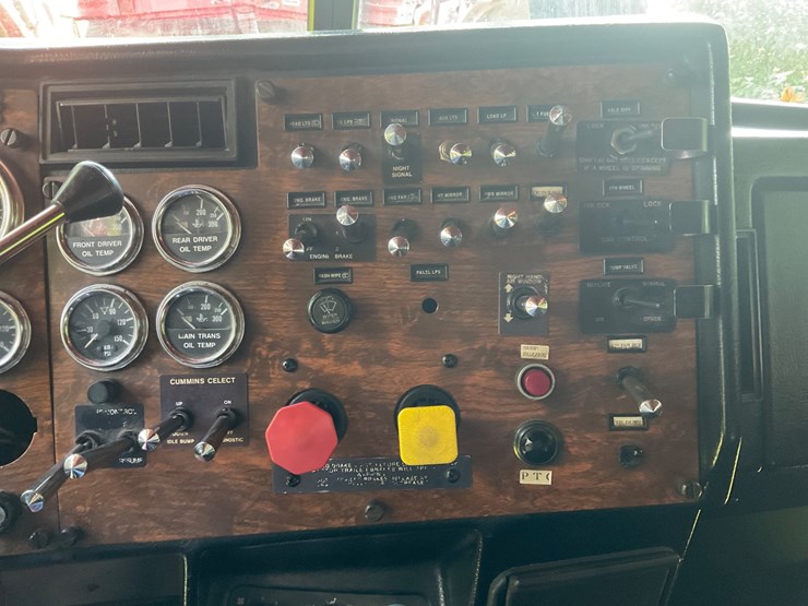 1998-peterbilt-379-image-15