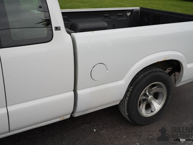 2001-chevrolet-s10-image-16